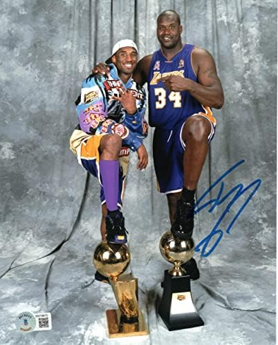 שאקיל אוניל חיצה את לוס אנג'לס לייקרס 2002 NBA Champs 8x10 צילום בקט עדים - תמונות NBA עם חתימה
